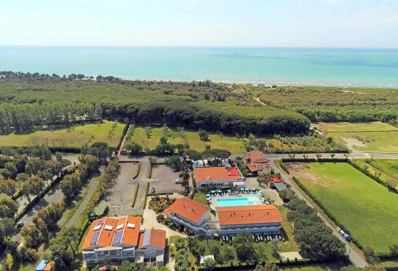 Isa Residence With Swimming Pool At Only 450 Meters From The Beach