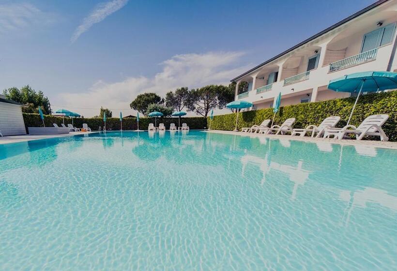 Isa Residence With Swimming Pool At Only 450 Meters From The Beach