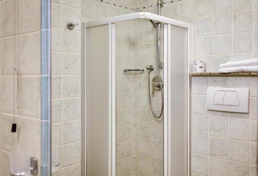 Isa Residence With Swimming Pool At Only 450 Meters From The Beach