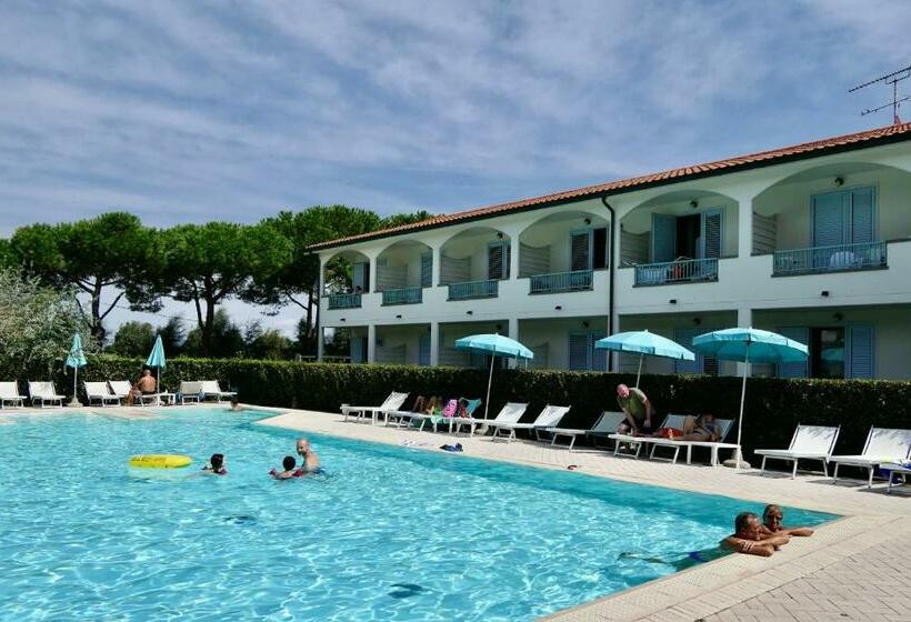 Isa Residence With Swimming Pool At Only 450 Meters From The Beach