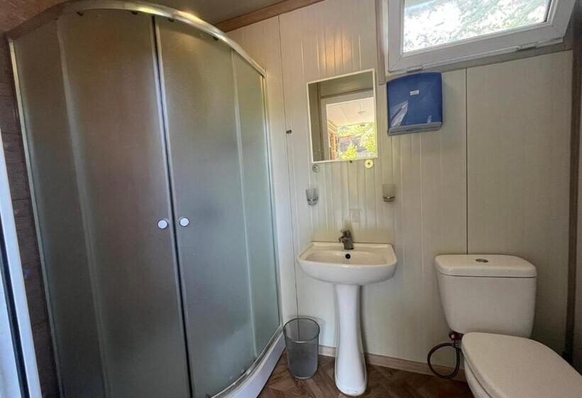 پانسیون Guest House Oasis   Tvishi