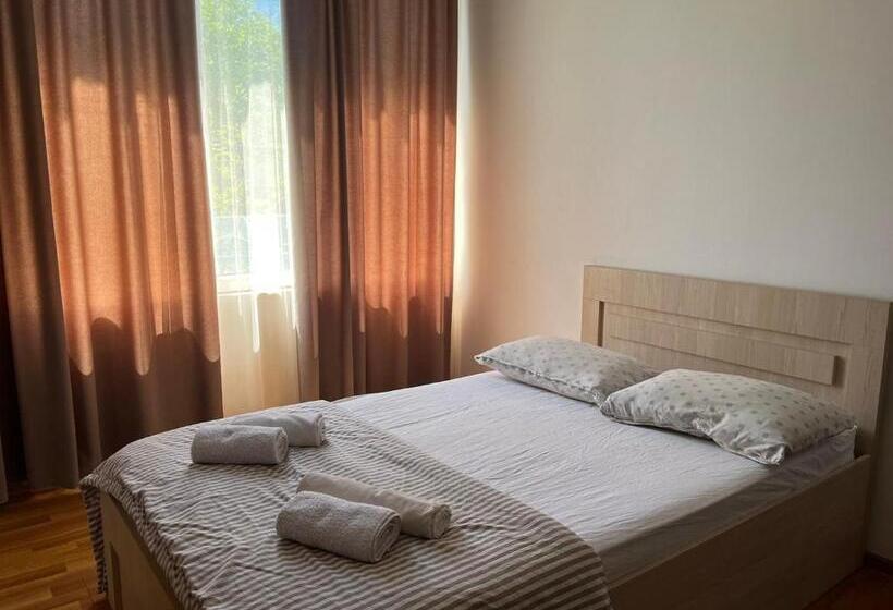 پانسیون Guest House Oasis   Tvishi