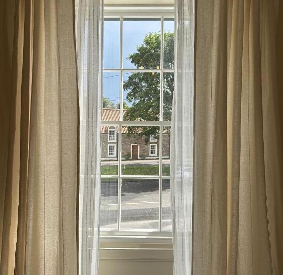 The Victoria Hotel,bar,bistro