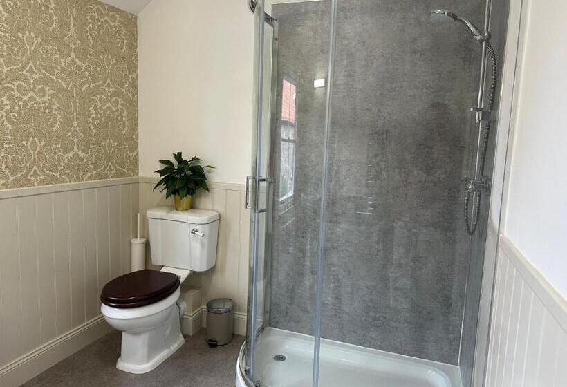 The Victoria Hotel,bar,bistro