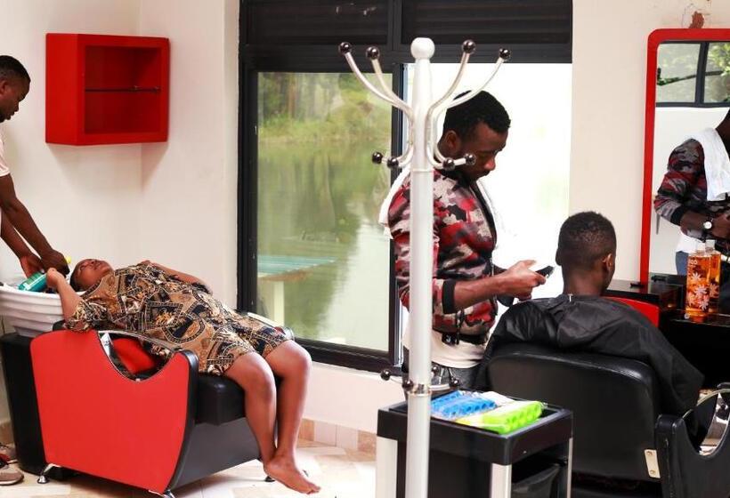 Bunyonyi Safaris Resort