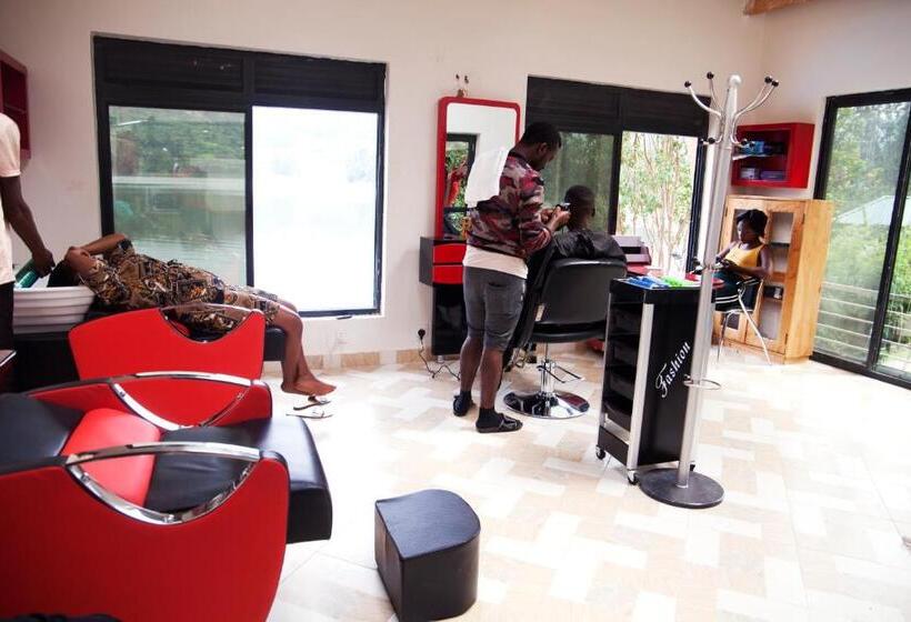 Bunyonyi Safaris Resort