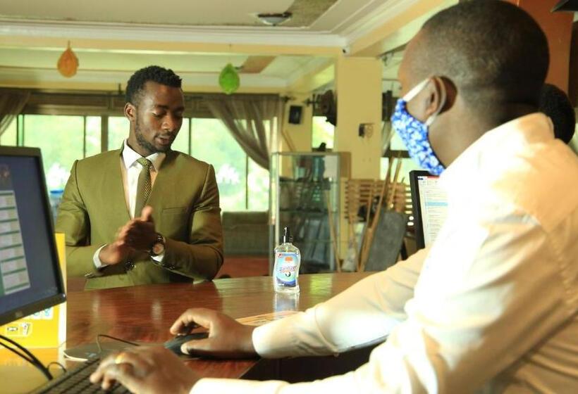 Bunyonyi Safaris Resort