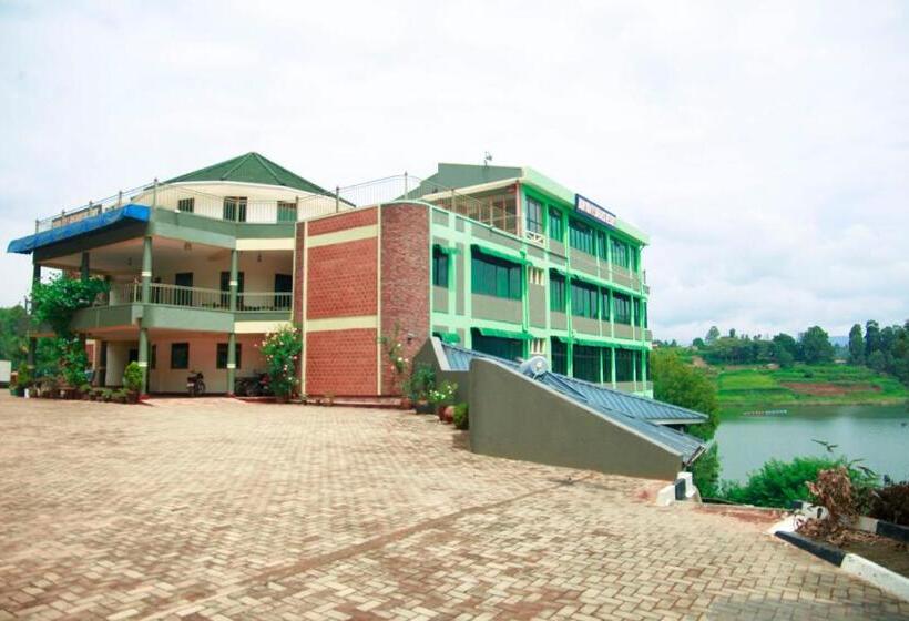Bunyonyi Safaris Resort
