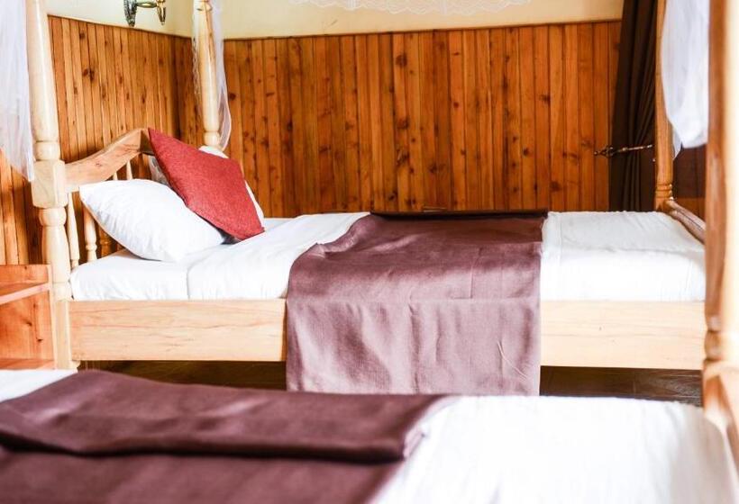 Bunyonyi Safaris Resort
