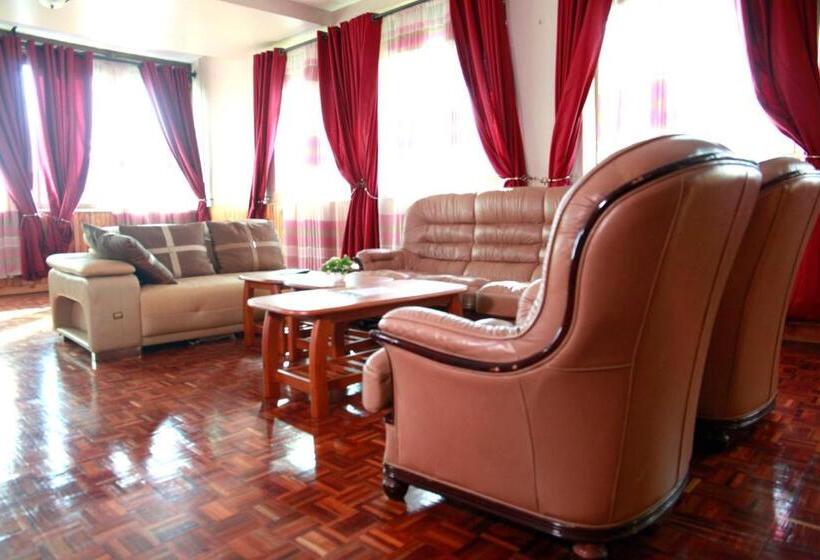 Bunyonyi Safaris Resort