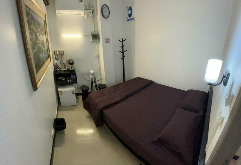 Donmueang Station Hostel