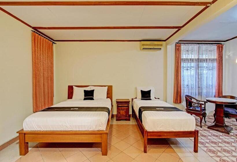 Отель Capital O 92894 Griya Lathifah Homestay Syariah