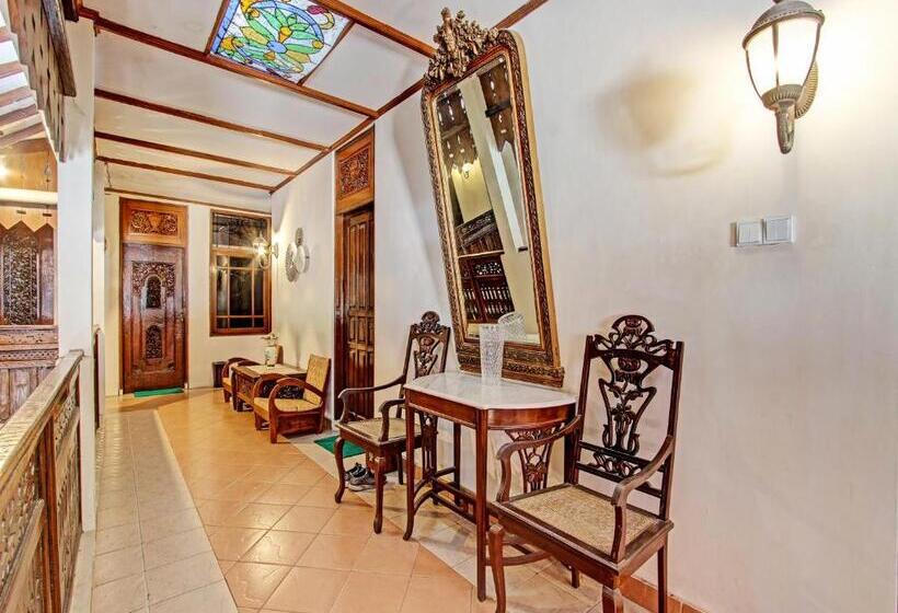 Отель Capital O 92894 Griya Lathifah Homestay Syariah