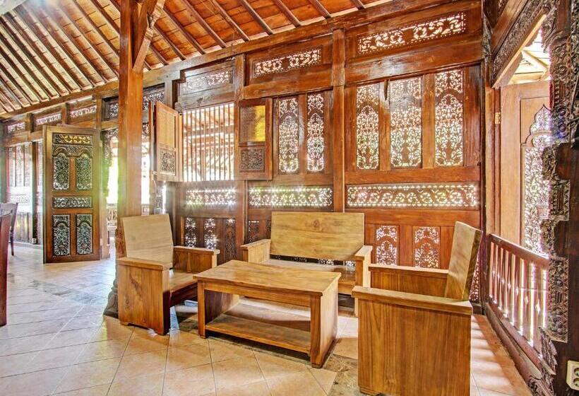 Отель Capital O 92894 Griya Lathifah Homestay Syariah