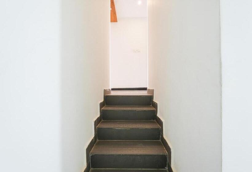 Отель Collection O M&m Hospitality Kiap Airport Back Gate