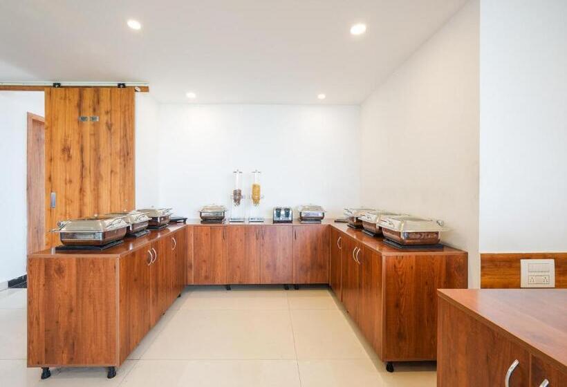 Отель Collection O M&m Hospitality Kiap Airport Back Gate