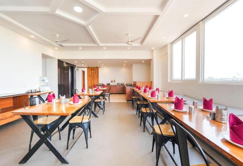 Отель Collection O M&m Hospitality Kiap Airport Back Gate