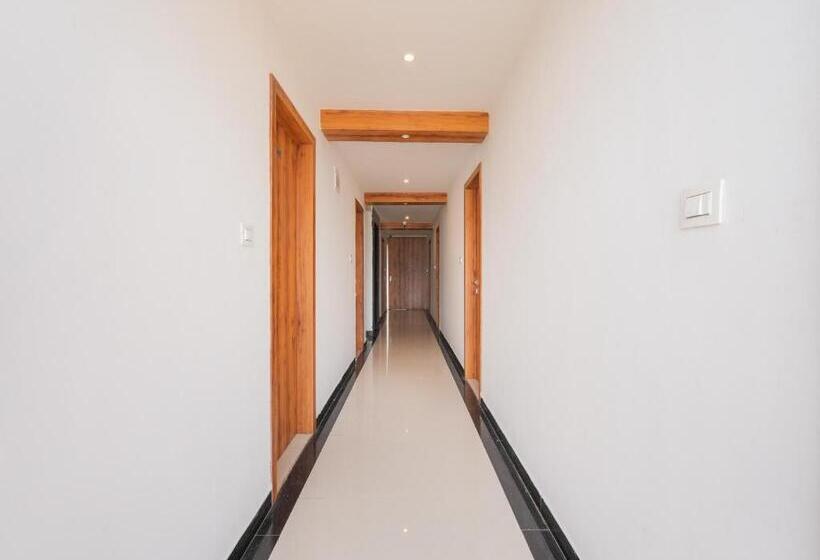 Отель Collection O M&m Hospitality Kiap Airport Back Gate