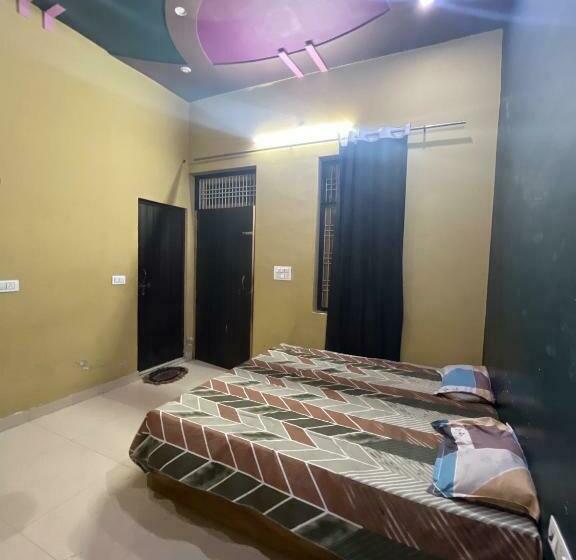 ホテル Oyo Desi Tadka Hotal