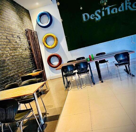 ホテル Oyo Desi Tadka Hotal