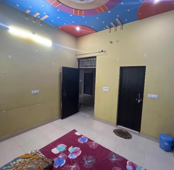 ホテル Oyo Desi Tadka Hotal