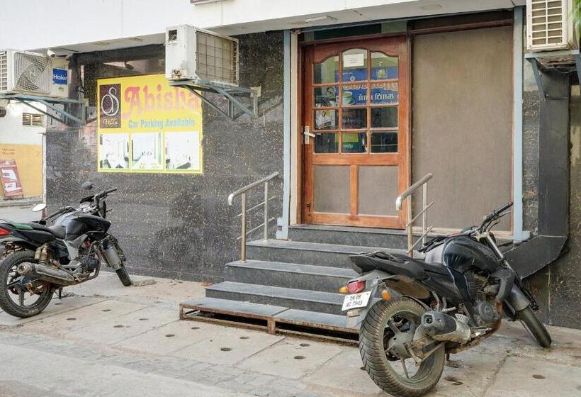 בית מלון כפרי Oyo Flagship Abisha Villa