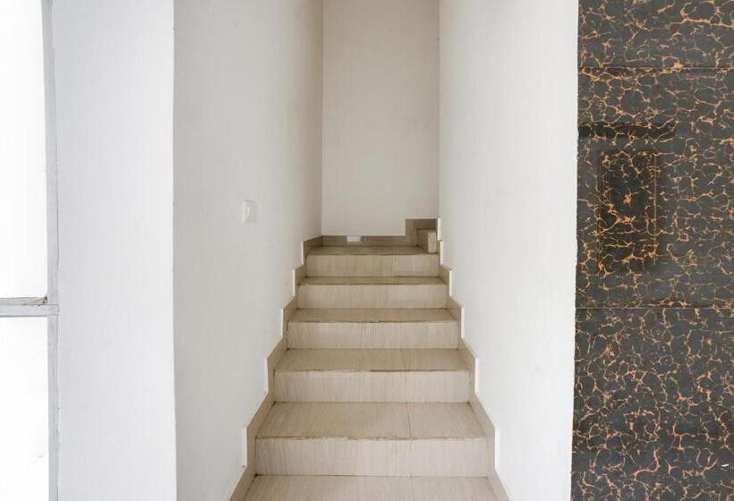 בית מלון כפרי Oyo Flagship Abisha Villa