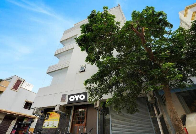 בית מלון כפרי Oyo Flagship Abisha Villa