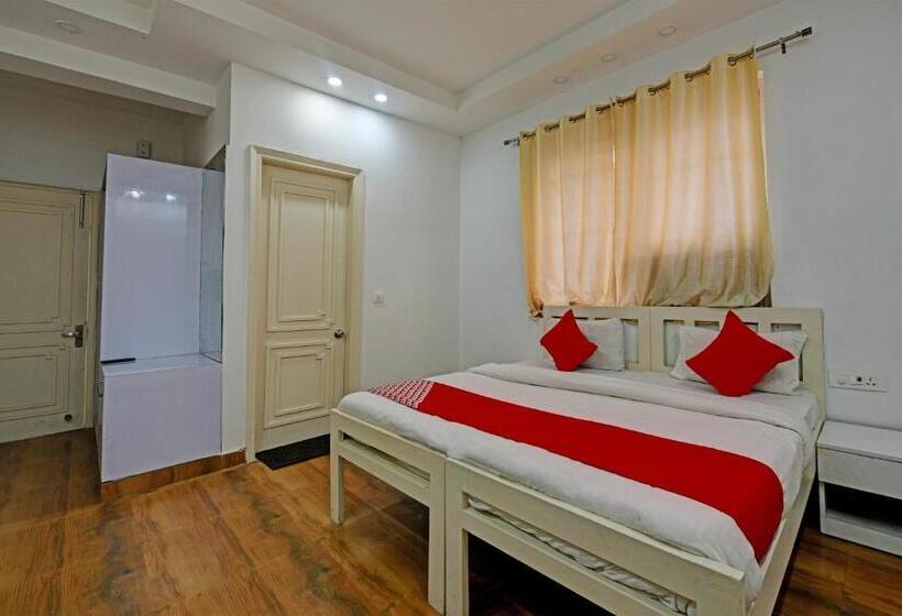 בית מלון כפרי Oyo Flagship Royal Residency