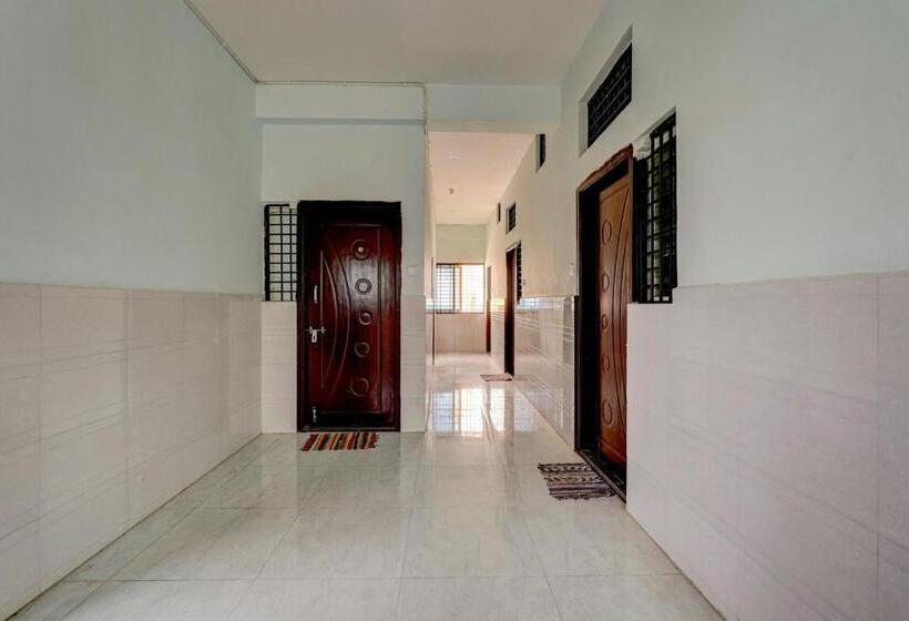 فندق Oyo Flagship Sri Sai Lodge