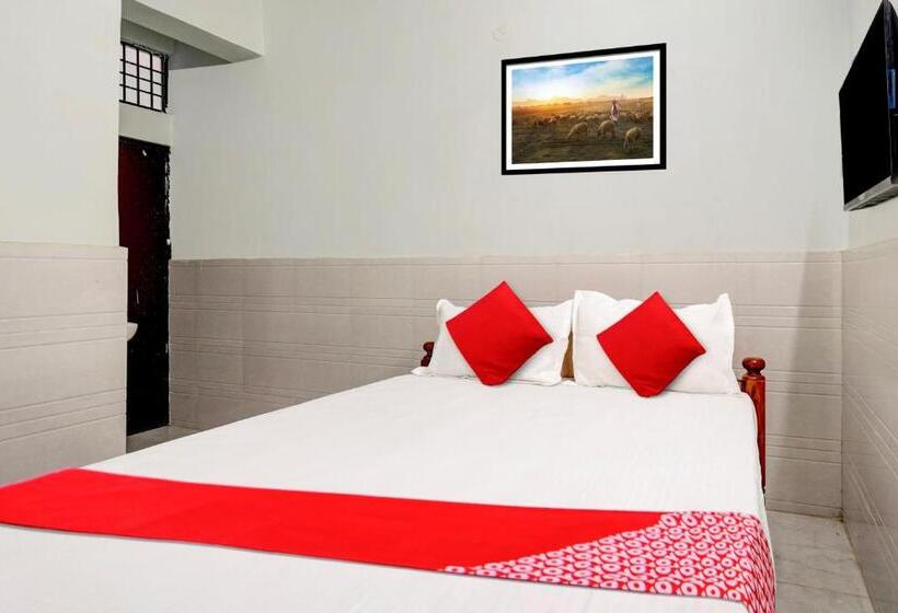 فندق Oyo Flagship Sri Sai Lodge