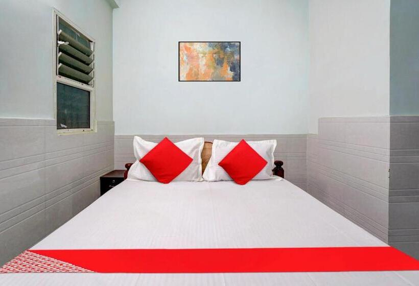 فندق Oyo Flagship Sri Sai Lodge