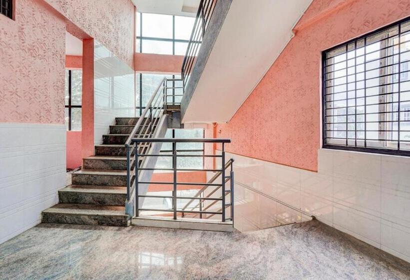 فندق Oyo Flagship Sri Sai Lodge