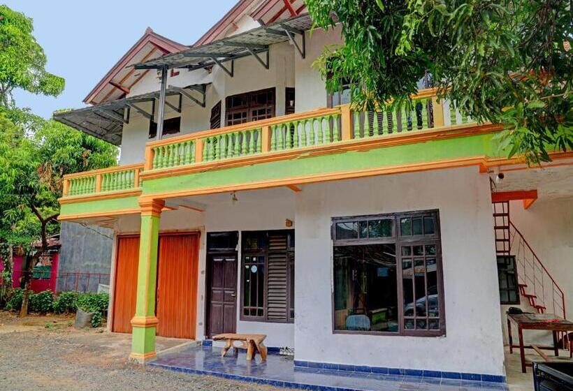 ホテル Spot On 92856 Home Stay Syariah Aom Kusman