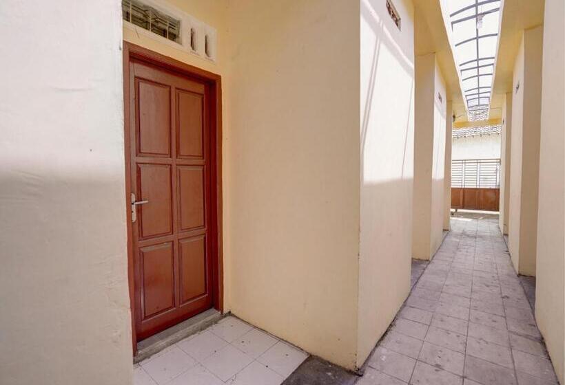 בית מלון כפרי Spot On 92902 Sunyoto Homestay Syariah