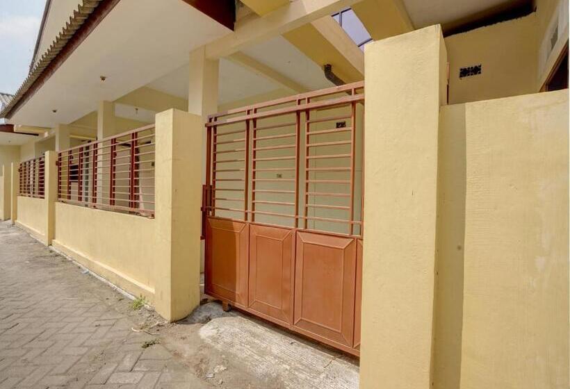 בית מלון כפרי Spot On 92902 Sunyoto Homestay Syariah