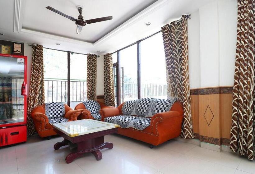 Oyo Flagship Hotel Aakarsh