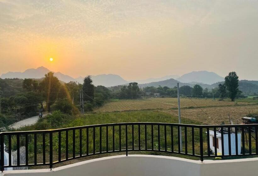 بنسيون Govardhan Villas Farm Stay