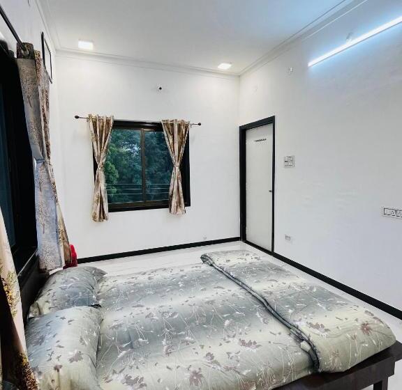 بنسيون Govardhan Villas Farm Stay