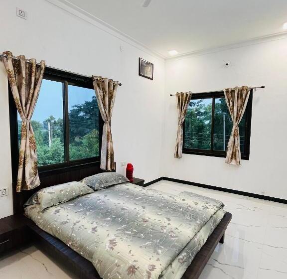 بنسيون Govardhan Villas Farm Stay