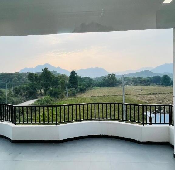 بنسيون Govardhan Villas Farm Stay