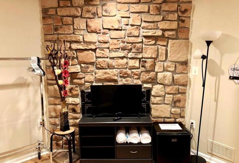 Пансион Room In House   The    Modern    Gem