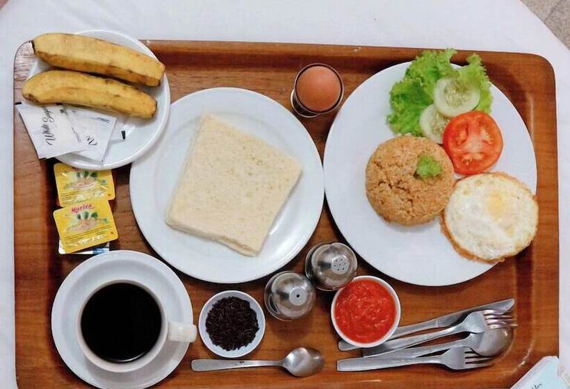 ホテル Candi Baru