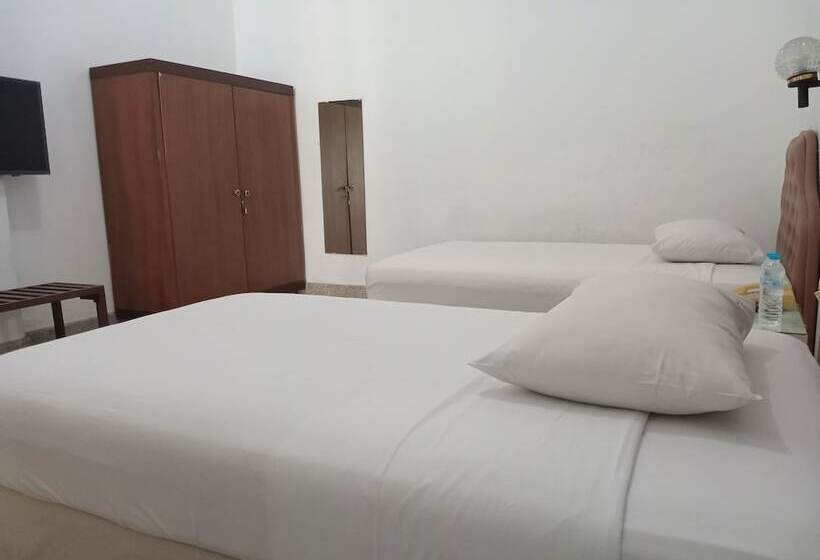 ホテル Candi Baru