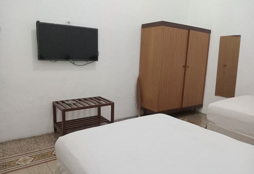 ホテル Candi Baru