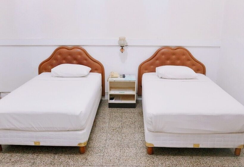 ホテル Candi Baru