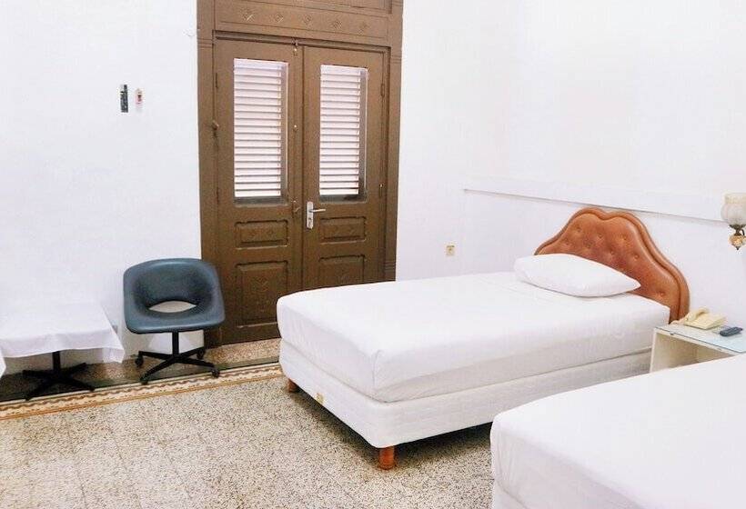 ホテル Candi Baru