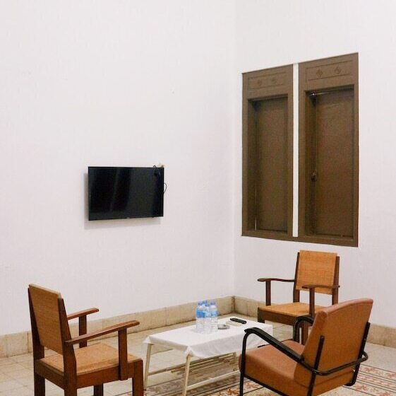 ホテル Candi Baru