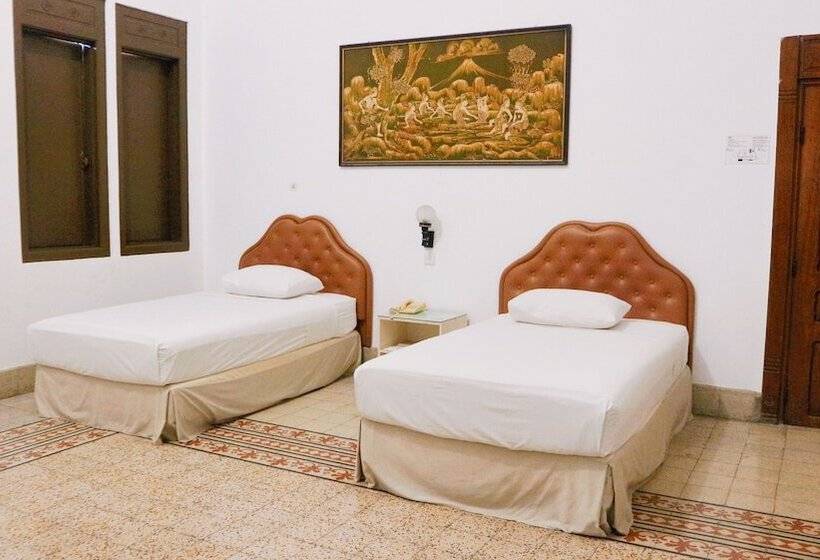 ホテル Candi Baru