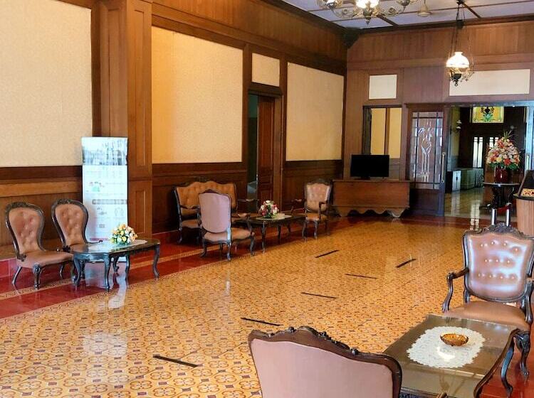 ホテル Candi Baru